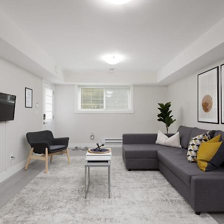 Tastefully Furnished And Newly Updated 2 Bd Central Lynn Valley North Vancouver Villa Exteriör bild