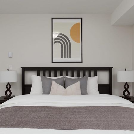 Tastefully Furnished And Newly Updated 2 Bd Central Lynn Valley North Vancouver Villa Exteriör bild