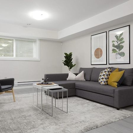 Tastefully Furnished And Newly Updated 2 Bd Central Lynn Valley North Vancouver Villa Exteriör bild