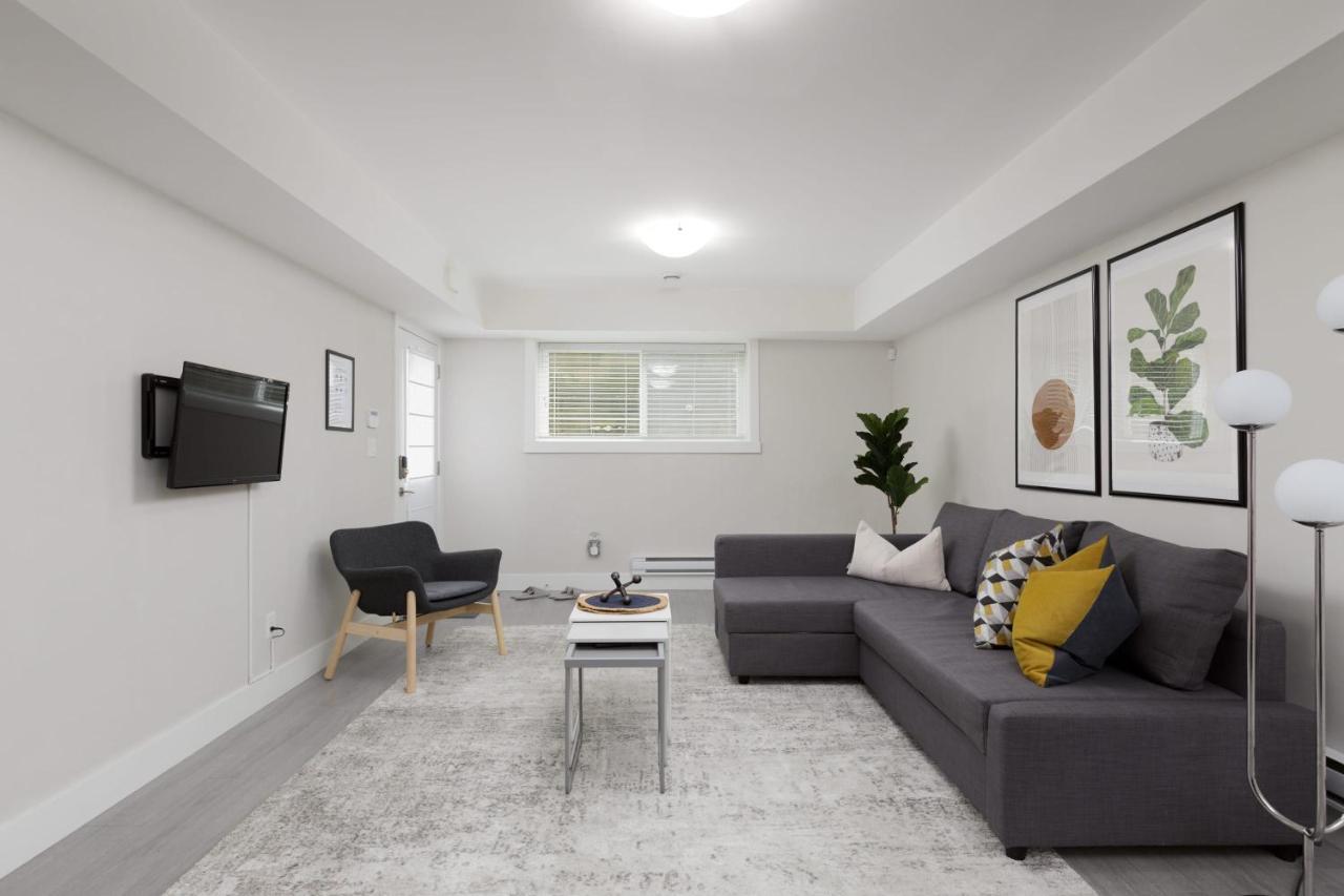 Tastefully Furnished And Newly Updated 2 Bd Central Lynn Valley North Vancouver Villa Exteriör bild