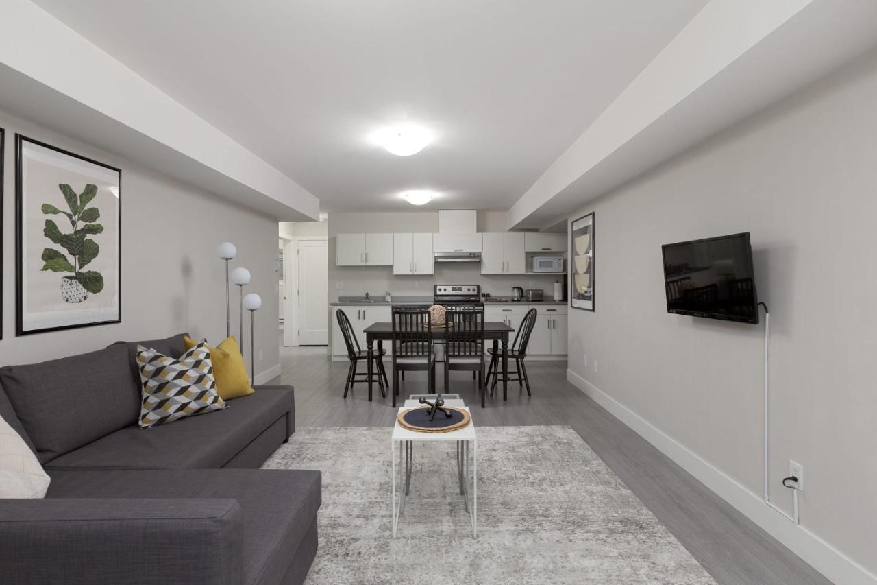 Tastefully Furnished And Newly Updated 2 Bd Central Lynn Valley North Vancouver Villa Exteriör bild