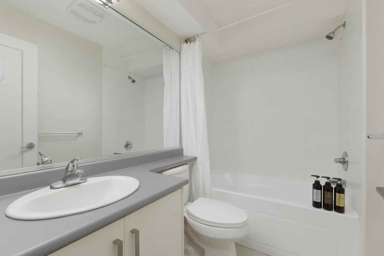 Tastefully Furnished And Newly Updated 2 Bd Central Lynn Valley North Vancouver Villa Exteriör bild
