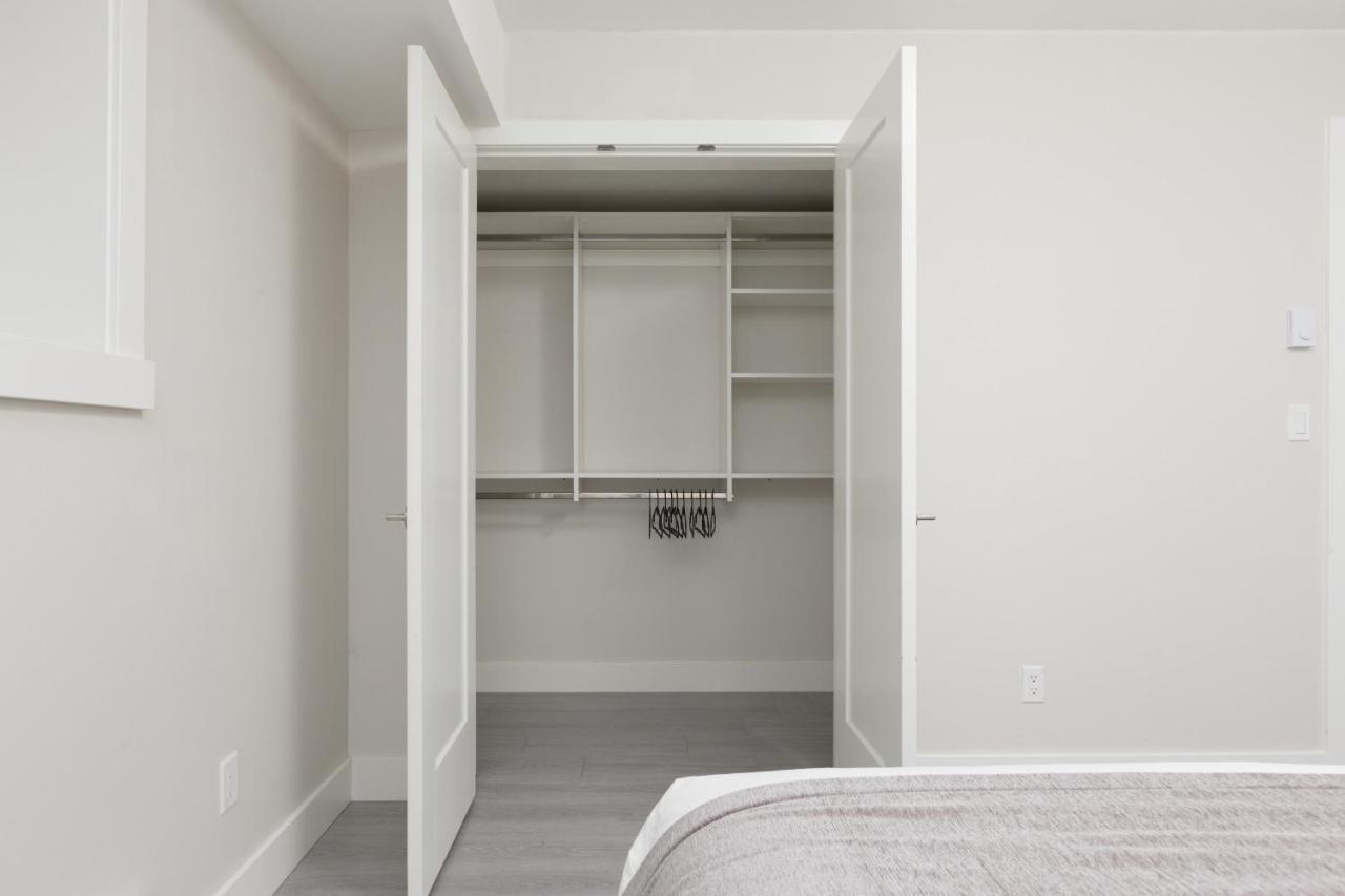 Tastefully Furnished And Newly Updated 2 Bd Central Lynn Valley North Vancouver Villa Exteriör bild