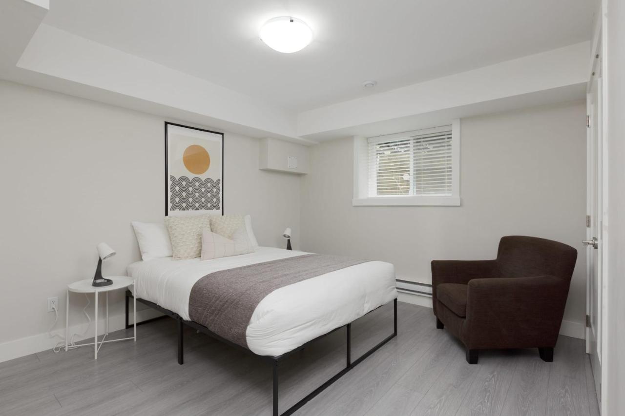 Tastefully Furnished And Newly Updated 2 Bd Central Lynn Valley North Vancouver Villa Exteriör bild