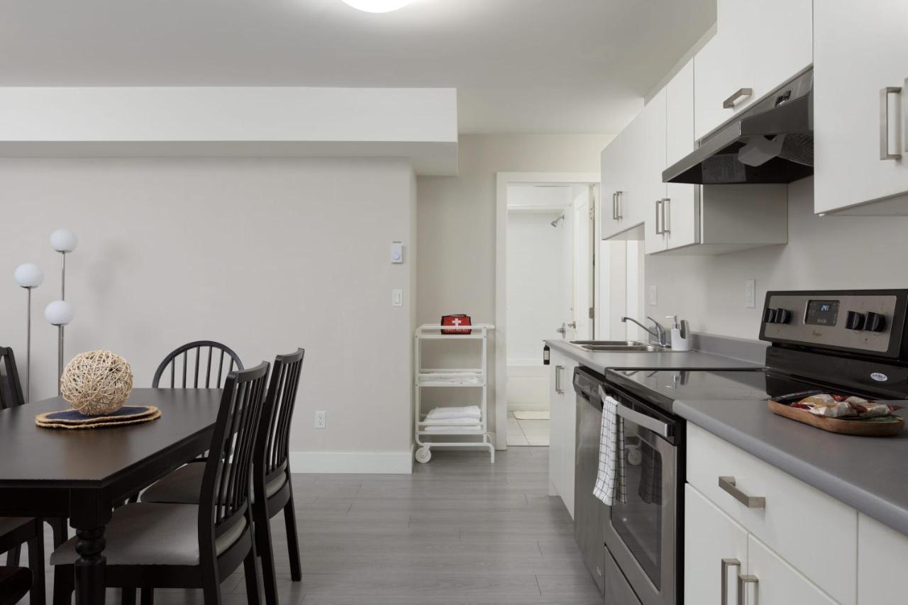 Tastefully Furnished And Newly Updated 2 Bd Central Lynn Valley North Vancouver Villa Exteriör bild
